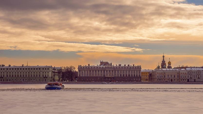 Зад блясъка и величието на Санкт Петербург
