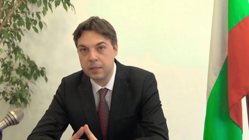 Цачева върна уволнения заради скандала с уседналостта Любомир Талев