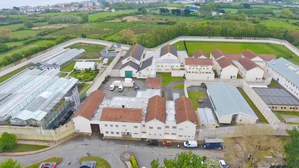 Британски затвор първи изгради анти-дрон щит
