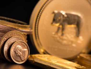 Златни монети и кюлчета заместват бижутата при абитуриентските подаръци