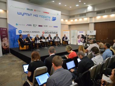Осмото издание на „Шумът на парите“ 2017 стартира с три панела