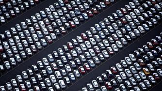 Регистрациите на нови коли в България растат с 15% през април