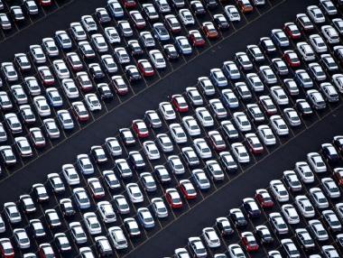 Регистрациите на нови коли в България растат с 15% през април