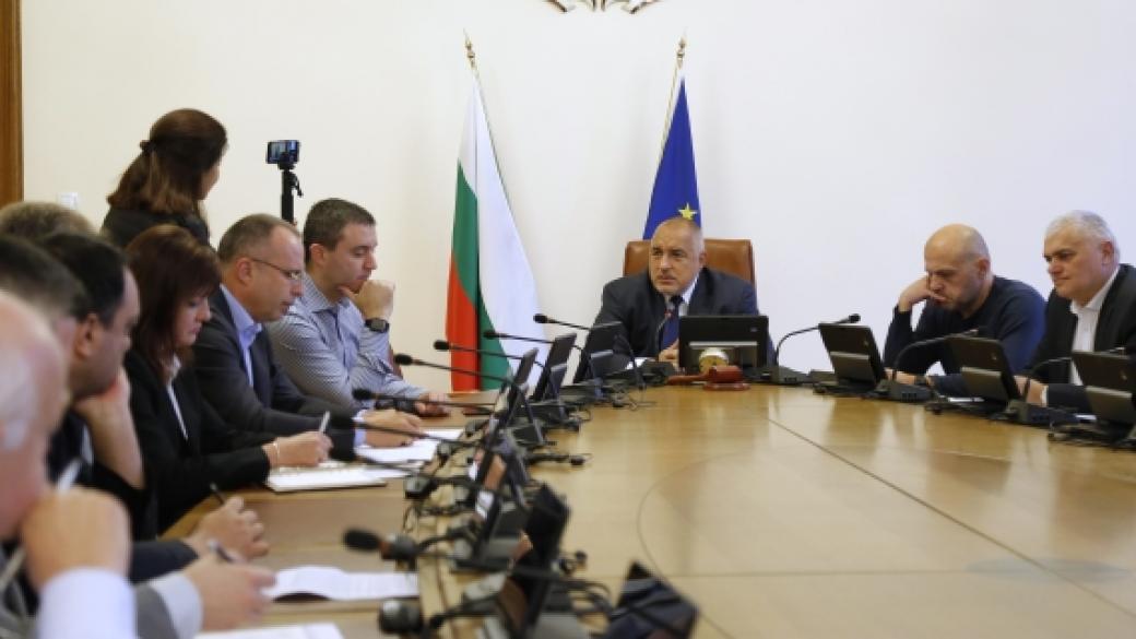 Борисов свика извънредно заседание заради катастрофите и качеството на храните