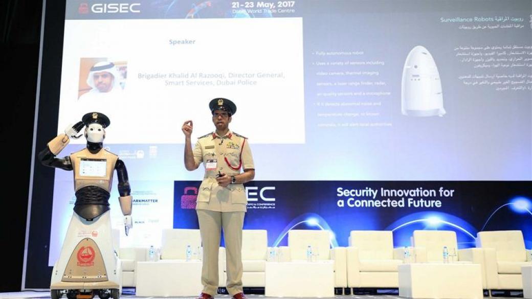 Дубай вече има и първият робот-полицай
