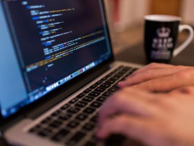 Стартира ”Лятна школа по информатика и облачни технологии“ за ученици от пети до девети клас