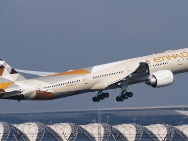 Etihad Airways спира полетите до Катар