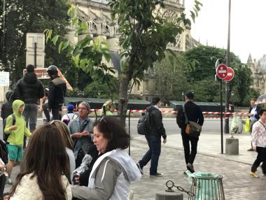 Стрелба пред Notre Dame в Париж