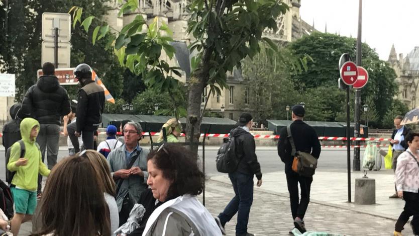 Стрелба пред Notre Dame в Париж
