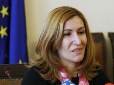 Ангелкова: Очаквам между 7 и 10% ръст на чуждите туристи през лятото