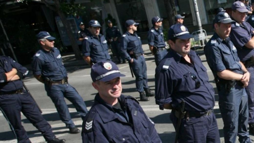 МВР търси да назначи спешно 650 полицаи