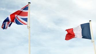 Мей и Макрон ще представят стратегия срещу екстремисткото съдържание в интернет