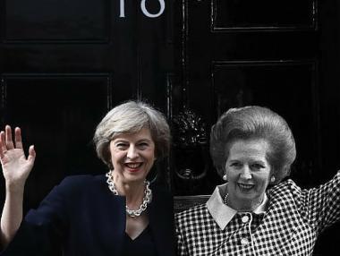 Тереза Мей е в Париж, както Маргарет Тачър преди свалянето й от власт