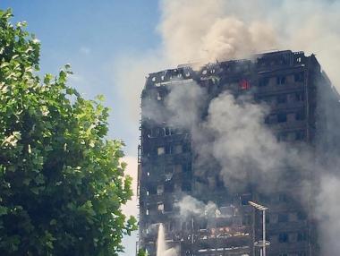 Двама българи са потърсили помощ от посолството ни след пожара в Лондон