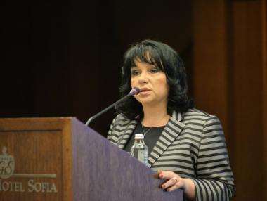 Петкова: Газовата връзка със Сърбия се забавя заради проблем с финансирането