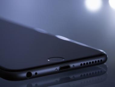 Потвърдено: Следващото поколение iPhone ще e с безжично зареждане