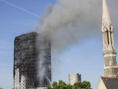 Над 17 души са загинали при пожара в Лондон