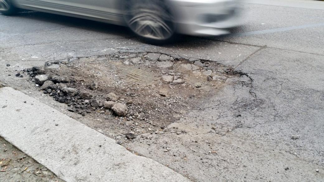 Жалби блокират ремонтите на дупките по републикаканската пътна мрежа