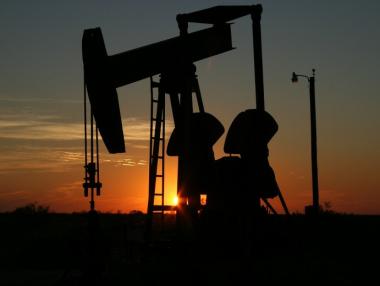 Цената на петрола остава на 6-месечно дъно