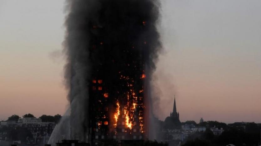 Най-малко 65 души липсват след пожара в Лондон