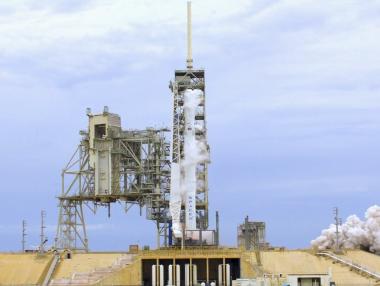 SpaceX тества ракетата, която ще изстреля българския сателит