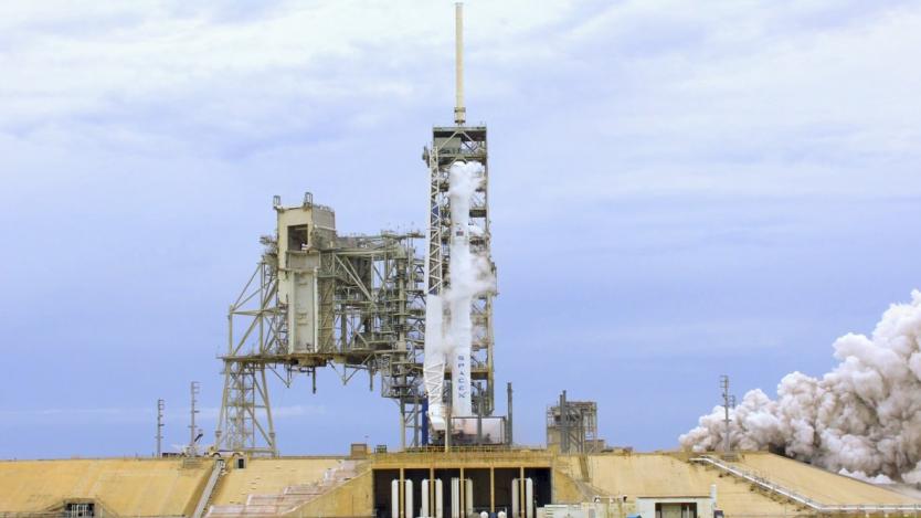 SpaceX тества ракетата, която ще изстреля българския сателит