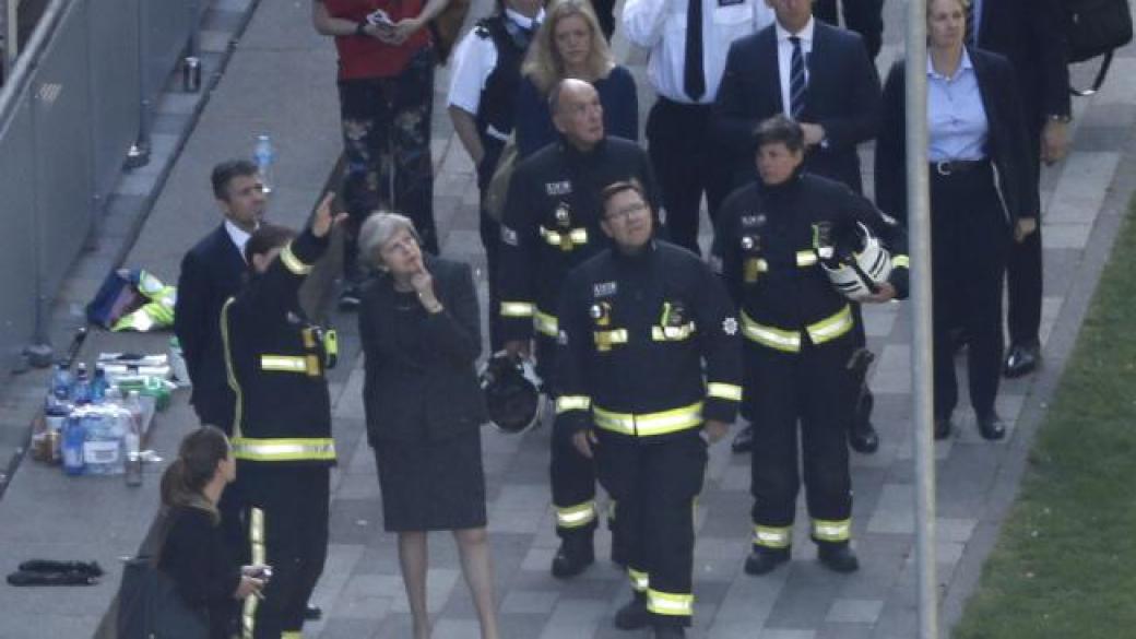 Нарастват критиките към Тереза Мей заради пожара в Лондон