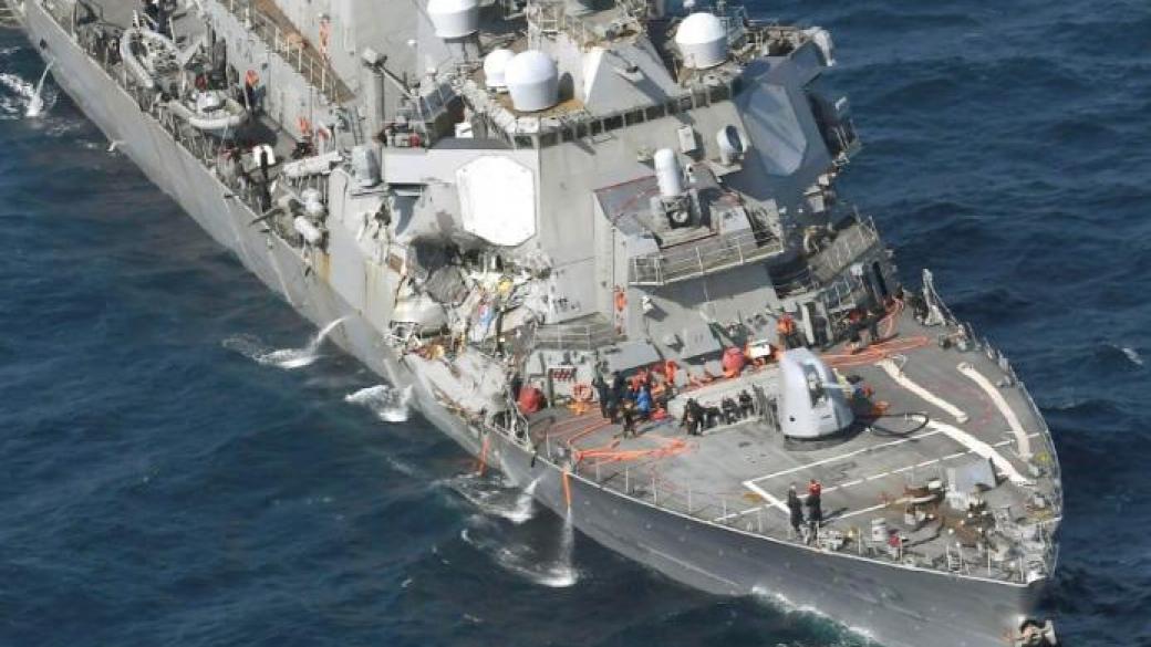 Американски разрушител се сблъска с търговски кораб край Токио