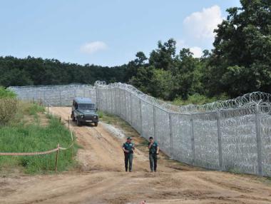 На правителството му трябват още 12 месеца да усвои европарите за границата