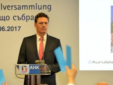 Тим Курт остава председател на германската бизнес камара