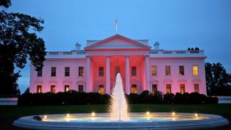 Тръмп е изправен пред най-голямото си търговско решение досега