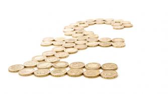 Паундът разочарова инвеститорите и удари седмично дъно