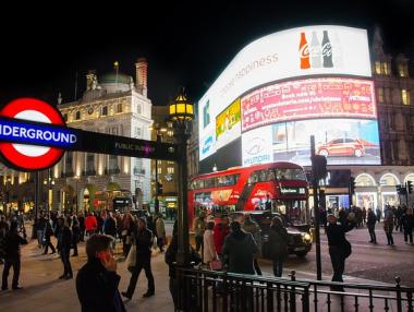 Великобритания регистрира гражданите на ЕС преди Brexit