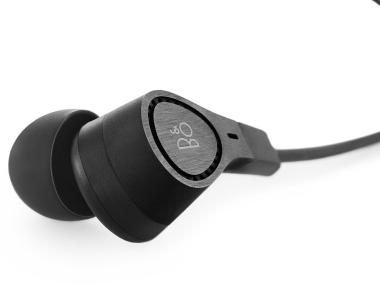 Слушалките Beoplay E4 идват с още по-добра звукоизолираща технология