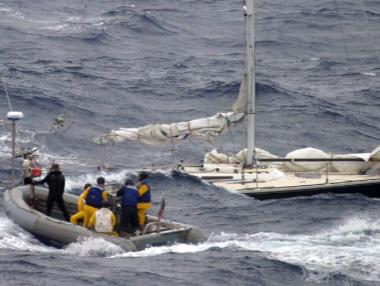 Кораб със 160 пътници потъна край Колумбия