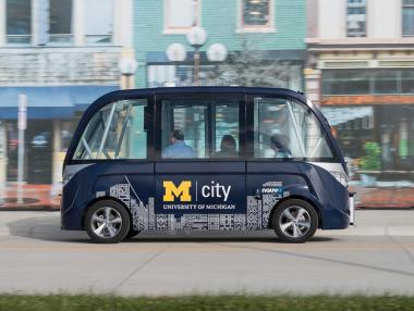 Автономните коли са по-безопасни, когато комуникират помежду си