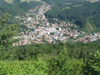 „Евромакс Сървисиз‘ спря екологичната оценка за находището в Трън