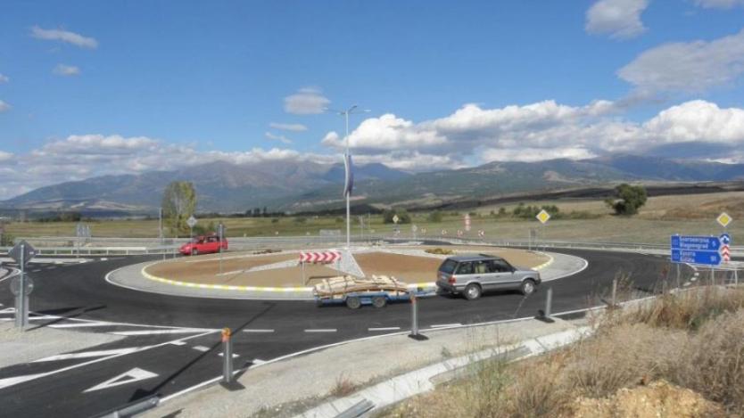 Нови кръстовища и телефони по магистралите след промени в проектирането на пътищата
