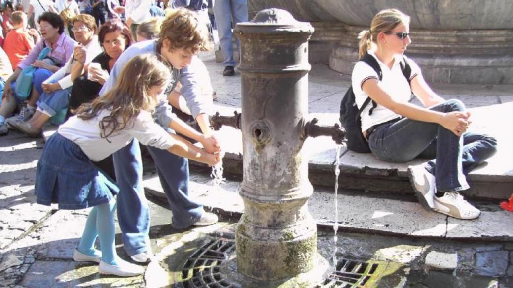 Рим спира уличните чешмички заради сушата