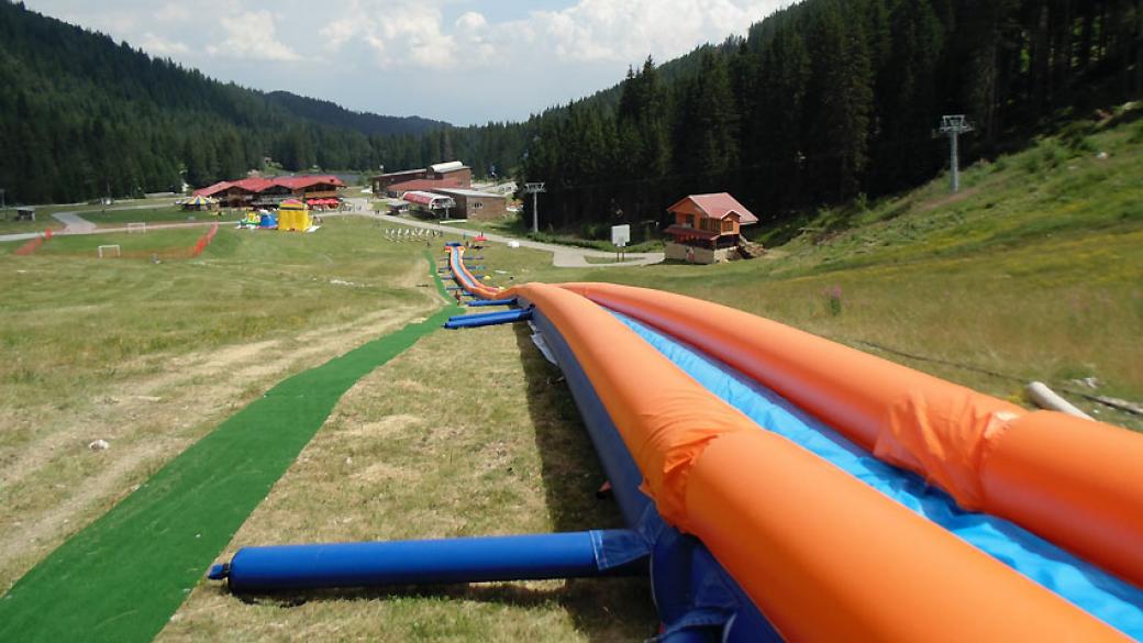 Най-дългата водна пързалка в Европа отвори в Банско