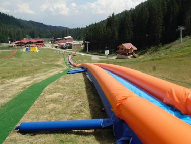 Най-дългата водна пързалка в Европа отвори в Банско