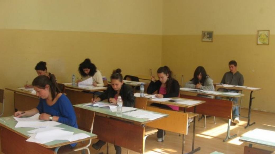 Идея: Учениците в чужбина да полагат матура по български език