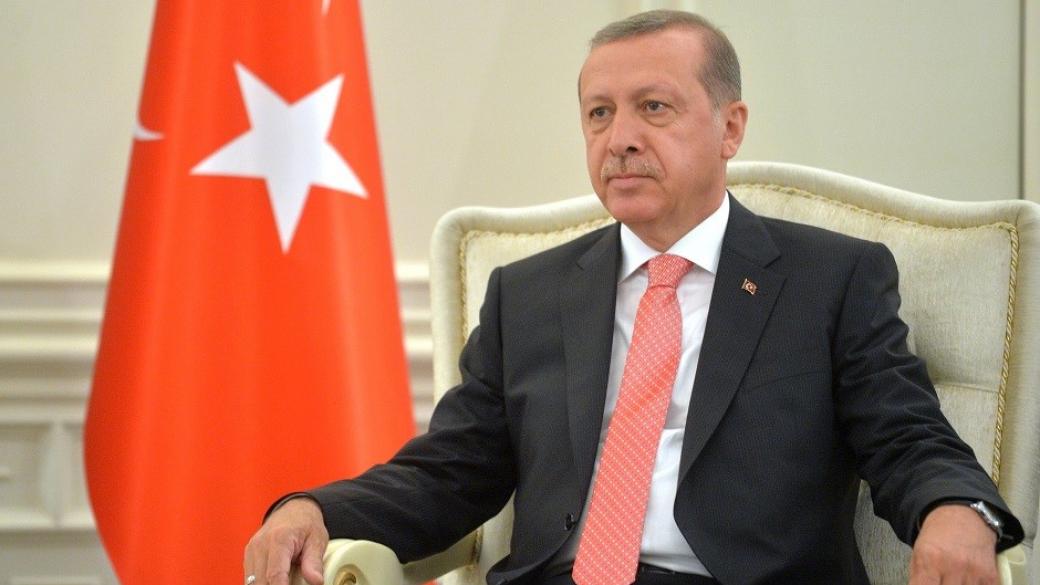 Обвиниха Ердоган, че е инсценирал опита за преврат