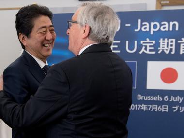 ЕС и Япония постигнаха „най-важното търговско споразумение“