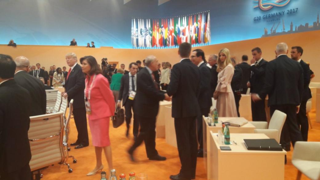 Иванка Тръмп замени баща си и седна сред световните лидери на Г-20