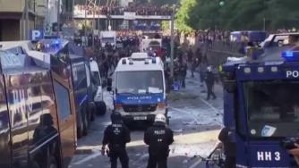 Близо 300 души задържани на протестите в Хамбург