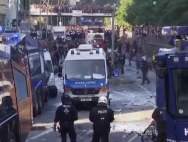 Близо 300 души задържани на протестите в Хамбург