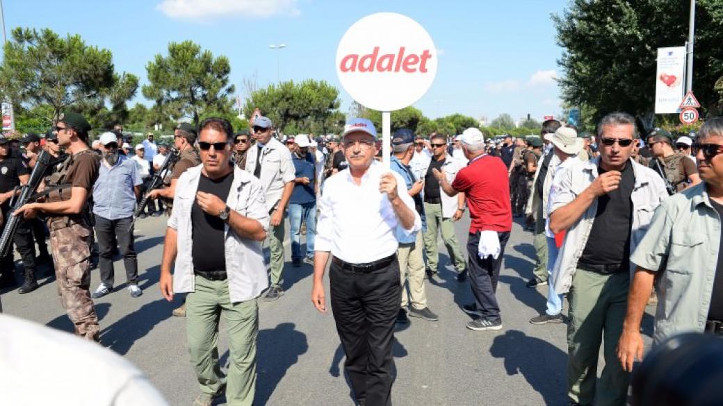 Десетки хиляди протестират за „справедливост“ в Турция