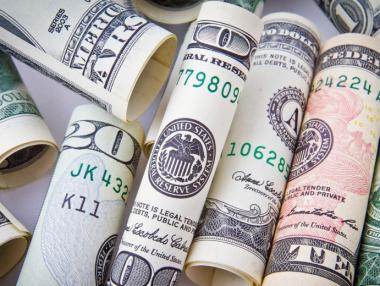 Доларът потъна заради скандала с Тръмп-младши