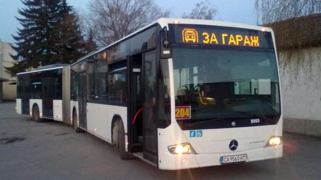 В градския транспорт на София ще има зарядни за телефон
